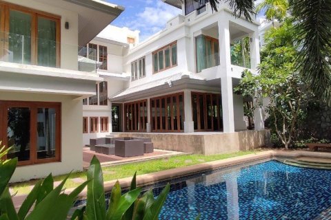 House in Bang Lamung, Thailand 5 bedrooms № 38665 - photo 2