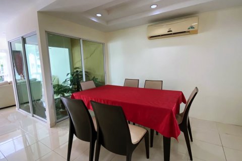 House in Bang Lamung, Thailand 3 bedrooms № 37699 - photo 13