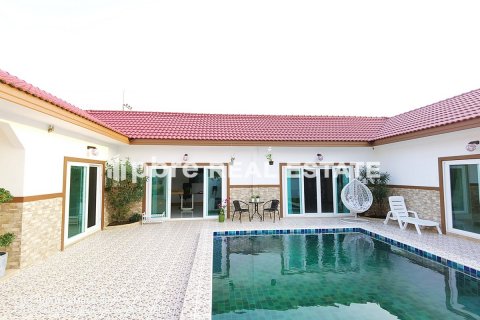 House in Bang Lamung, Thailand 3 bedrooms № 38758 - photo 1