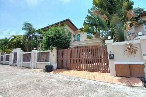 House in Bang Lamung, Thailand 4 bedrooms № 38044 - photo 3