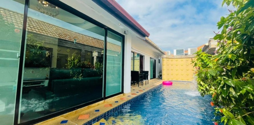 House in Bang Lamung, Thailand 4 bedrooms № 37883