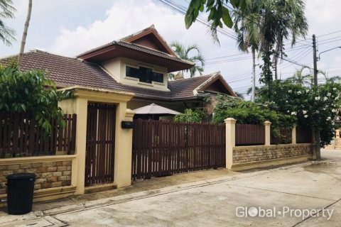 House in Pattaya, Thailand 3 bedrooms № 43065 - photo 1