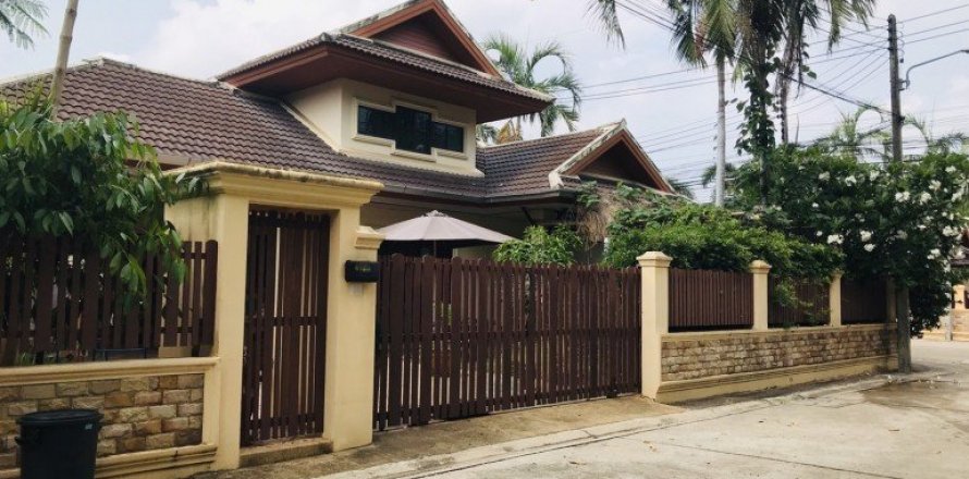 House in Pattaya, Thailand 3 bedrooms № 43065