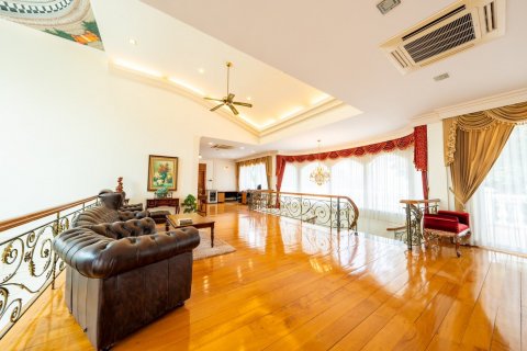 House in Sattahip, Thailand 5 bedrooms № 43454 - photo 10