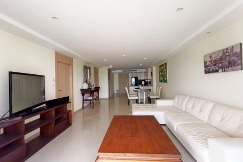 Condo in Pattaya, Thailand, 2 bedrooms  № 43640 - photo 1