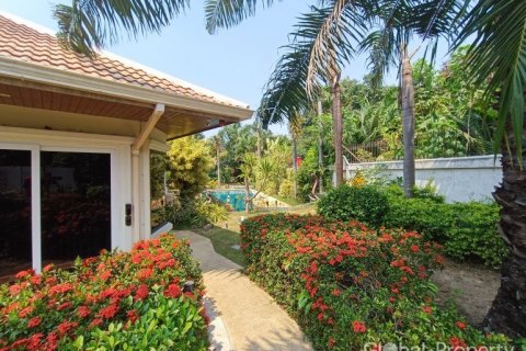 House in Pattaya, Thailand 4 bedrooms № 43179 - photo 1