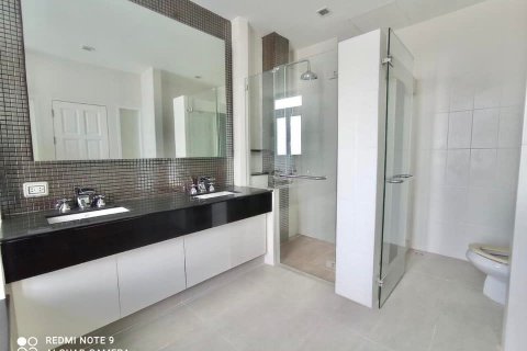 House in Bangkok, Thailand 4 bedrooms № 44052 - photo 15