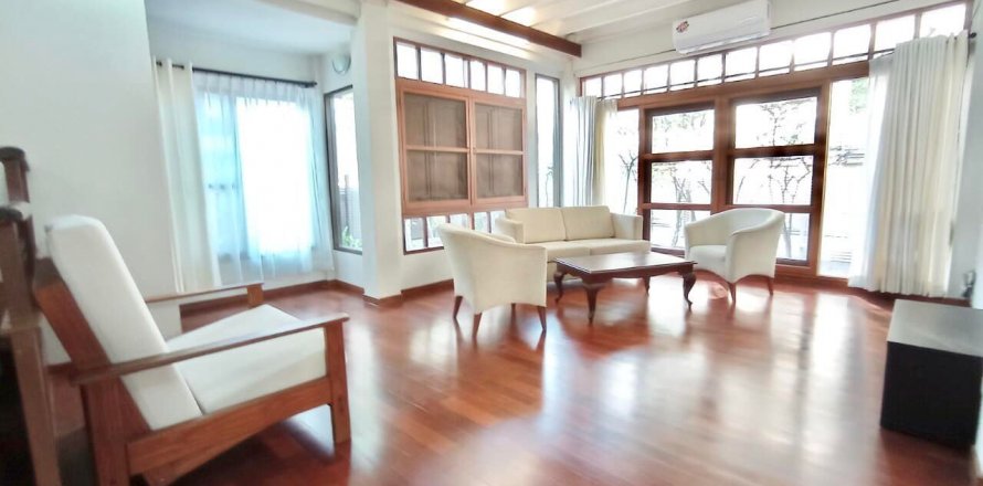 House in Bangkok, Thailand 4 bedrooms № 44065