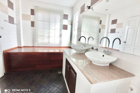 House in Bangkok, Thailand 5 bedrooms № 44070 - photo 20