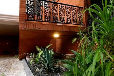 Townhouse in Bangkok, Thailand 4 bedrooms № 44089 - photo 2