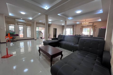 House in Bang Lamung, Thailand 4 bedrooms № 43875 - photo 6