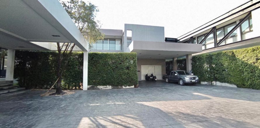 House in Bangkok, Thailand 4 bedrooms № 44060