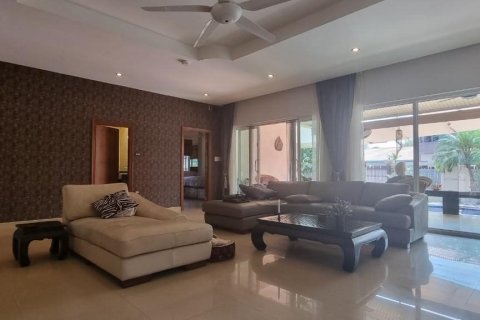 House in Bang Lamung, Thailand 3 bedrooms № 44377 - photo 4