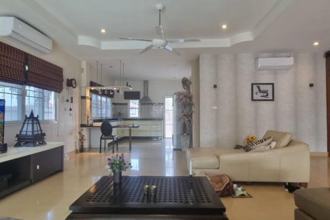 House in Bang Lamung, Thailand 3 bedrooms № 44377 - photo 6