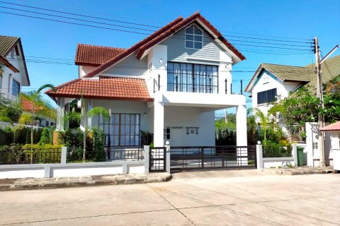 House in Pattaya, Thailand 3 bedrooms № 44374 - photo 1