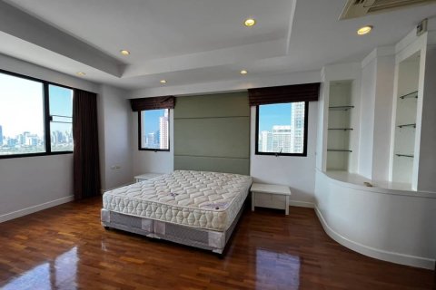 Duplex in Bangkok, Thailand 5 bedrooms № 43960 - photo 7
