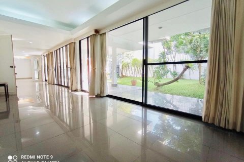 House in Bangkok, Thailand 6 bedrooms № 44047 - photo 6