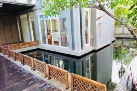 House in Bangkok, Thailand 3 bedrooms № 44064 - photo 1