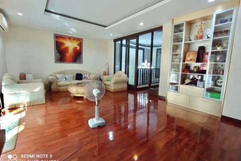 House in Bangkok, Thailand 3 bedrooms № 44050 - photo 10