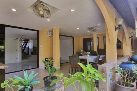 House in Bang Lamung, Thailand 6 bedrooms № 44351 - photo 6