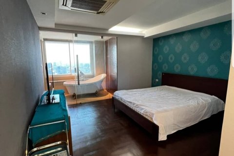 Duplex in Bangkok, Thailand 5 bedrooms № 43959 - photo 6