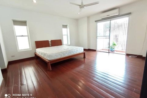 House in Bangkok, Thailand 4 bedrooms № 44044 - photo 14