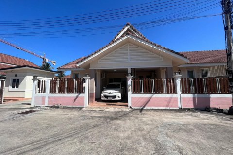 House in Bang Lamung, Thailand 4 bedrooms № 43875 - photo 1