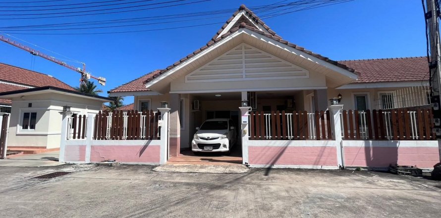House in Bang Lamung, Thailand 4 bedrooms № 43875