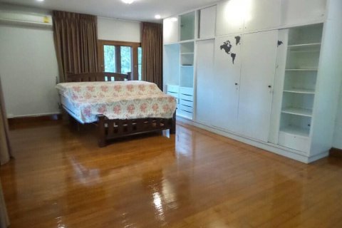 House in Bangkok, Thailand 4 bedrooms № 44067 - photo 16