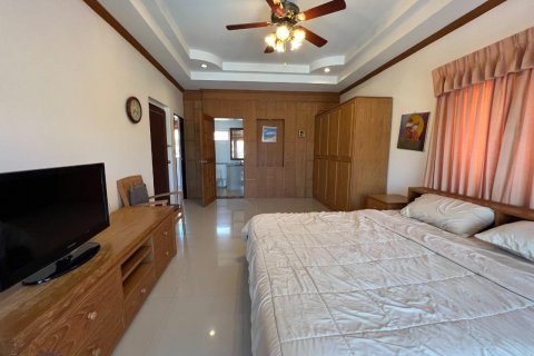 House in Bang Lamung, Thailand 4 bedrooms № 44730 - photo 17