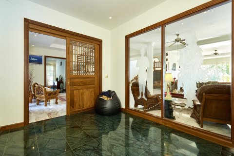House in Rayong, Thailand 5 bedrooms № 43870 - photo 16