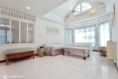 House in Bangkok, Thailand 5 bedrooms № 44066 - photo 2