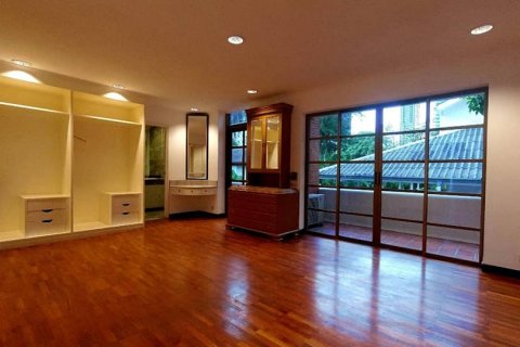Townhouse in Bangkok, Thailand 4 bedrooms № 44089 - photo 6