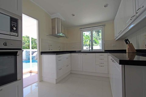 Villa in Chalong, Thailand 4 bedrooms № 44658 - photo 9