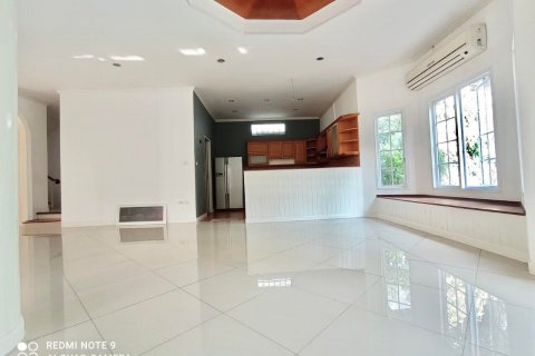 House in Bangkok, Thailand 5 bedrooms № 44070 - photo 4