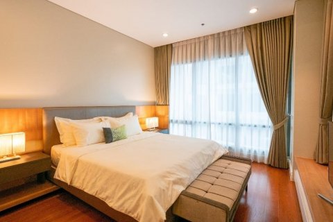 Condo in Bangkok, Thailand, 3 bedrooms  № 43974 - photo 12