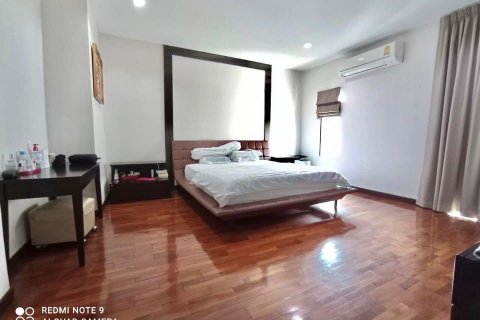 House in Bangkok, Thailand 3 bedrooms № 44050 - photo 12