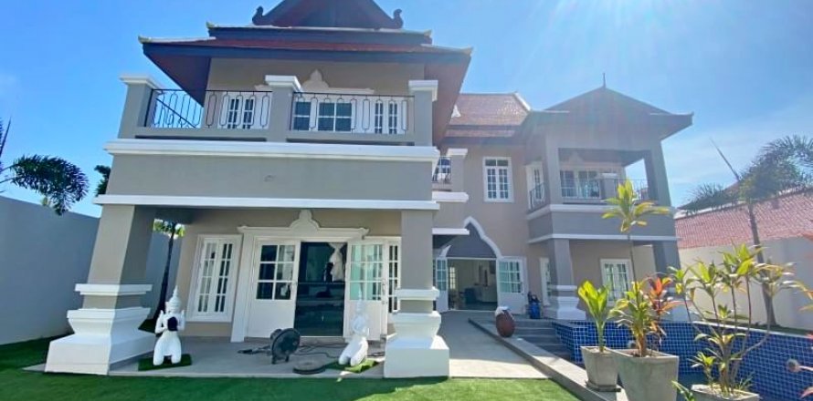 House in Pattaya, Thailand 6 bedrooms № 44709
