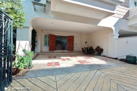 House in Bangkok, Thailand 4 bedrooms № 44052 - photo 4