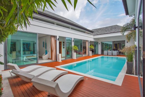 Villa on Nai Harn Beach, Thailand 3 bedrooms № 44817 - photo 1
