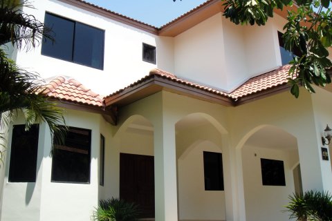 House in Pattaya, Thailand 4 bedrooms № 45431 - photo 3