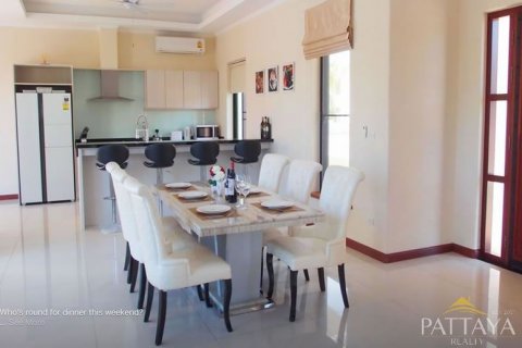 House in Pattaya, Thailand 4 bedrooms № 45437 - photo 6