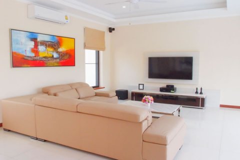 House in Pattaya, Thailand 4 bedrooms № 45518 - photo 14