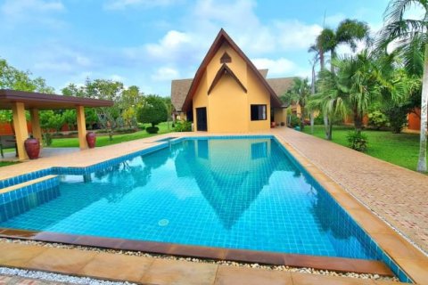 House in Sattahip, Thailand 6 bedrooms № 46111 - photo 8