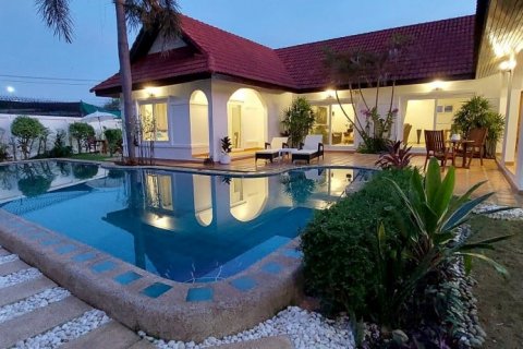 House in Pattaya, Thailand 4 bedrooms № 46179 - photo 2