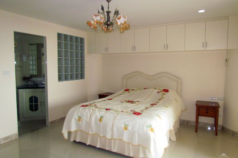 Condo in Pattaya, Thailand, 2 bedrooms  № 45008 - photo 15