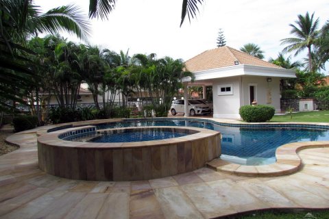 House in Pattaya, Thailand 3 bedrooms № 45435 - photo 4