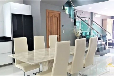 House in Pattaya, Thailand 5 bedrooms № 45475 - photo 5