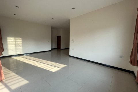 House in Bang Lamung, Thailand 2 bedrooms № 45921 - photo 2