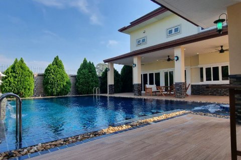 House in Sattahip, Thailand 5 bedrooms № 46183 - photo 2